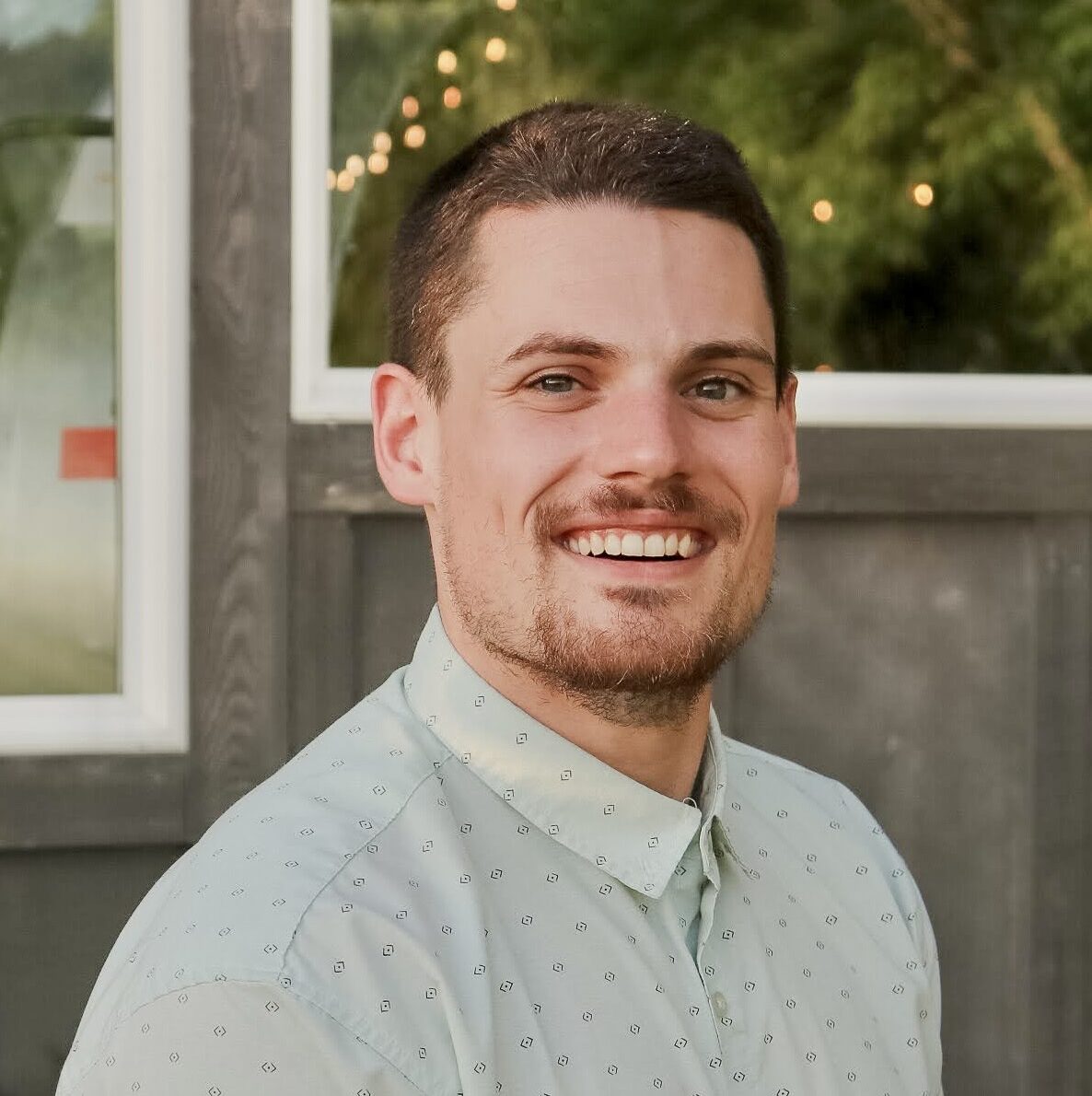 Dr. Ryan Bennion in Maple Valley Vision Clinic in WA